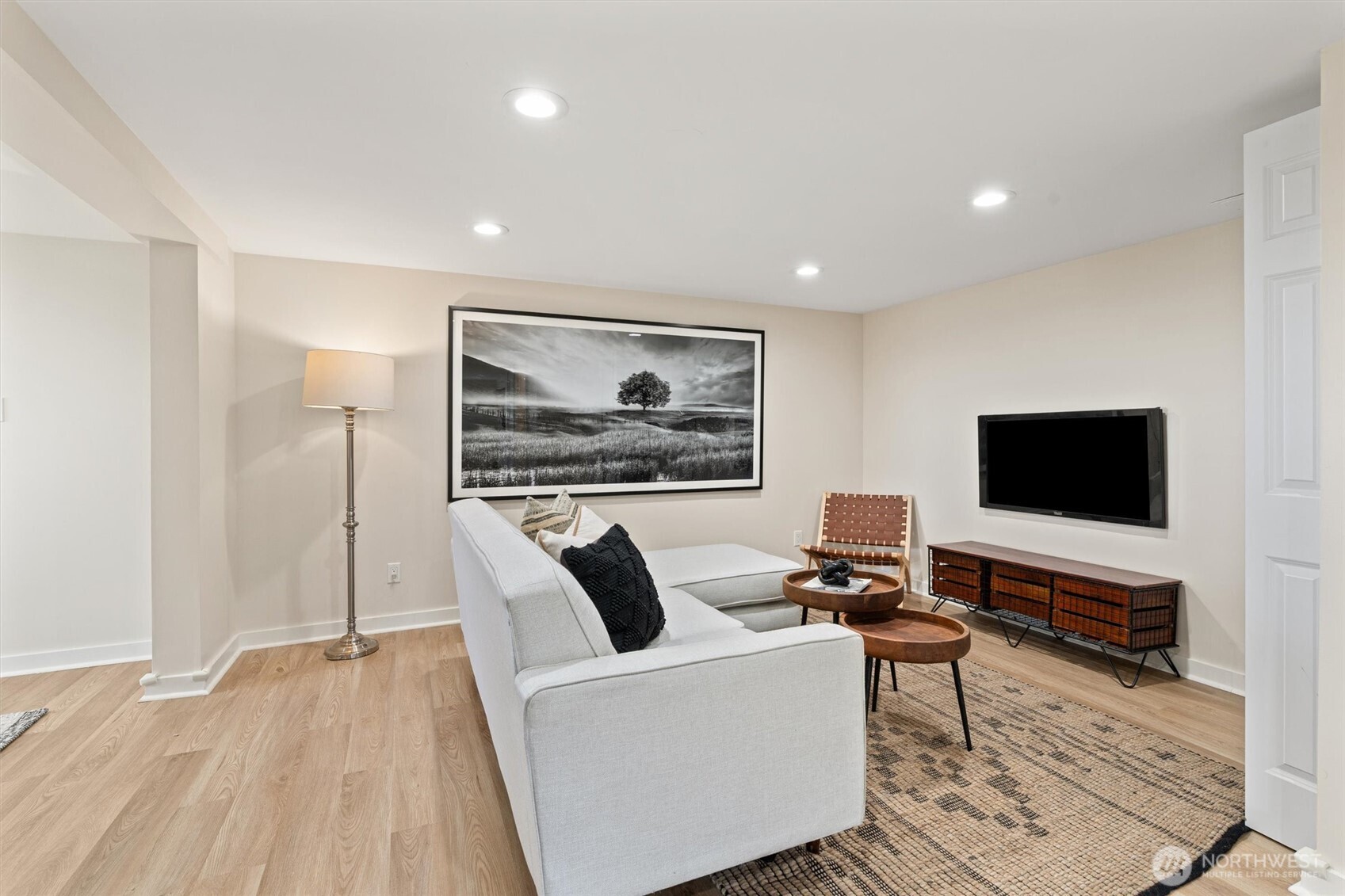 730 West Etruria Street Seattle, WA 98119 - Photo 17 of 32