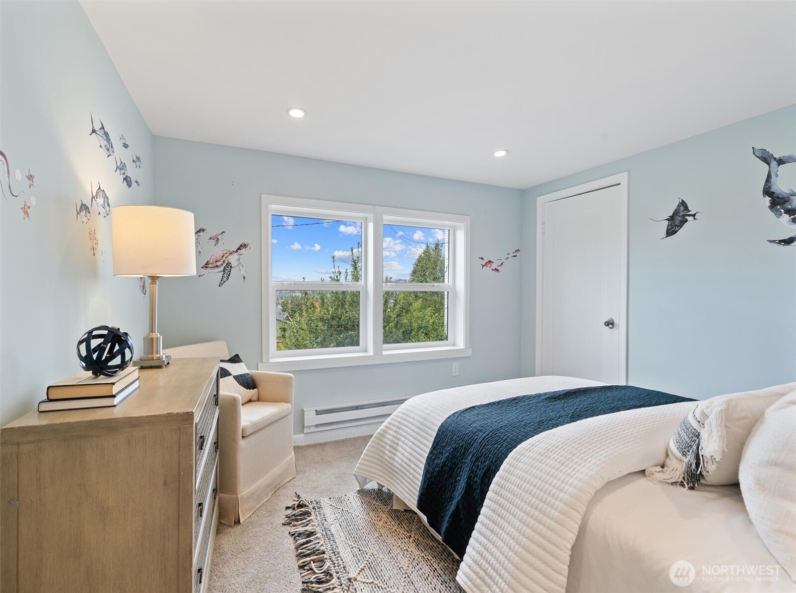 730 West Etruria Street Seattle, WA 98119 - Photo 19 of 32