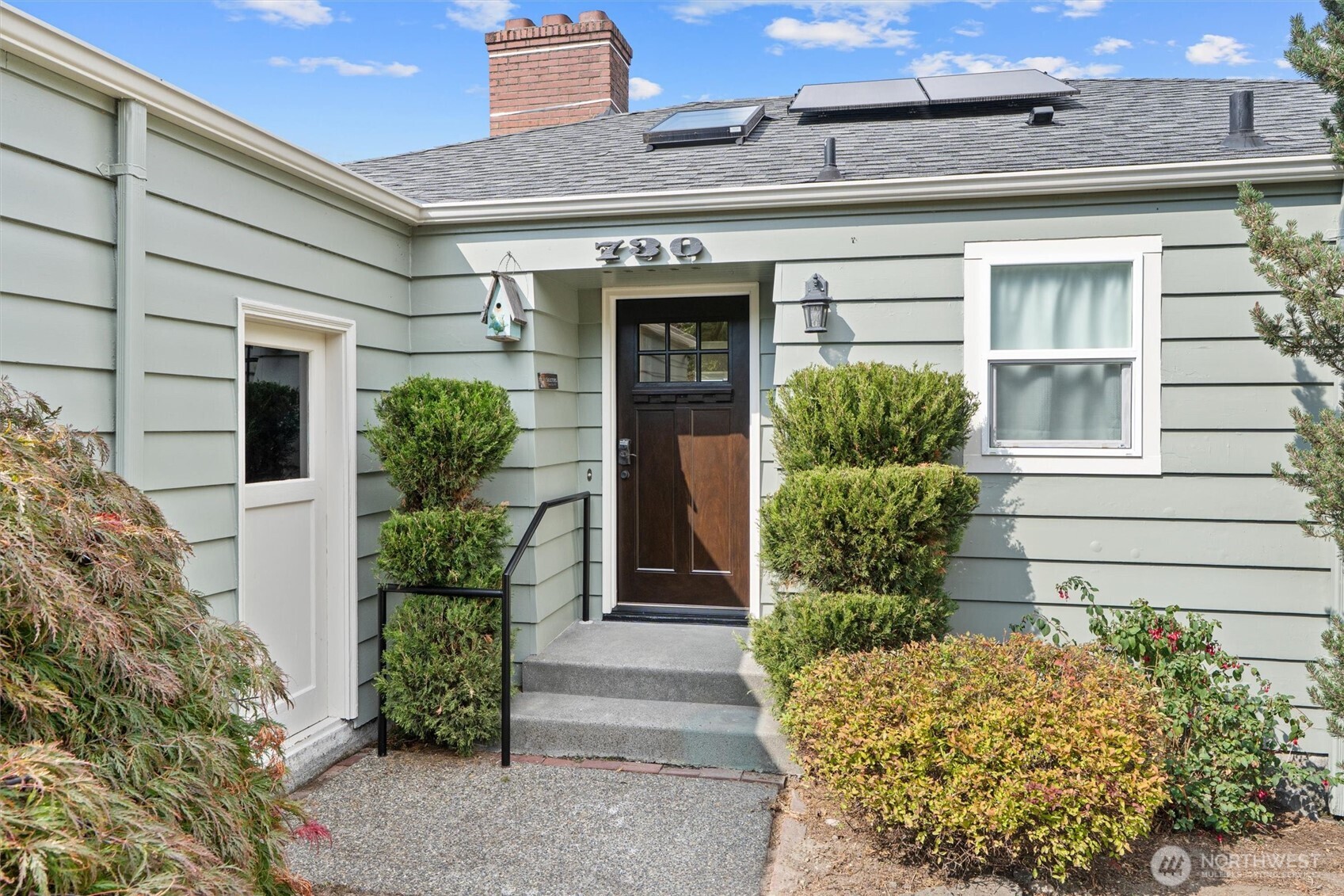 730 West Etruria Street Seattle, WA 98119 - Photo 2 of 32