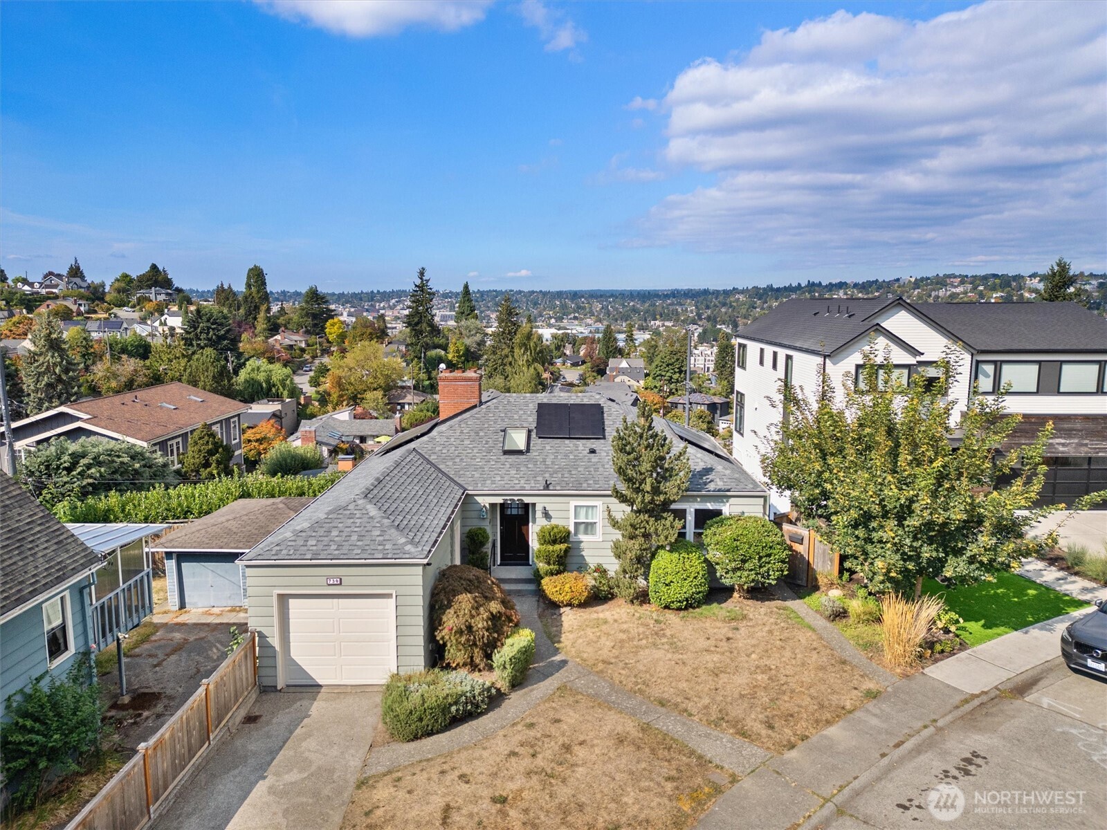 730 West Etruria Street Seattle, WA 98119 - Photo 27 of 32