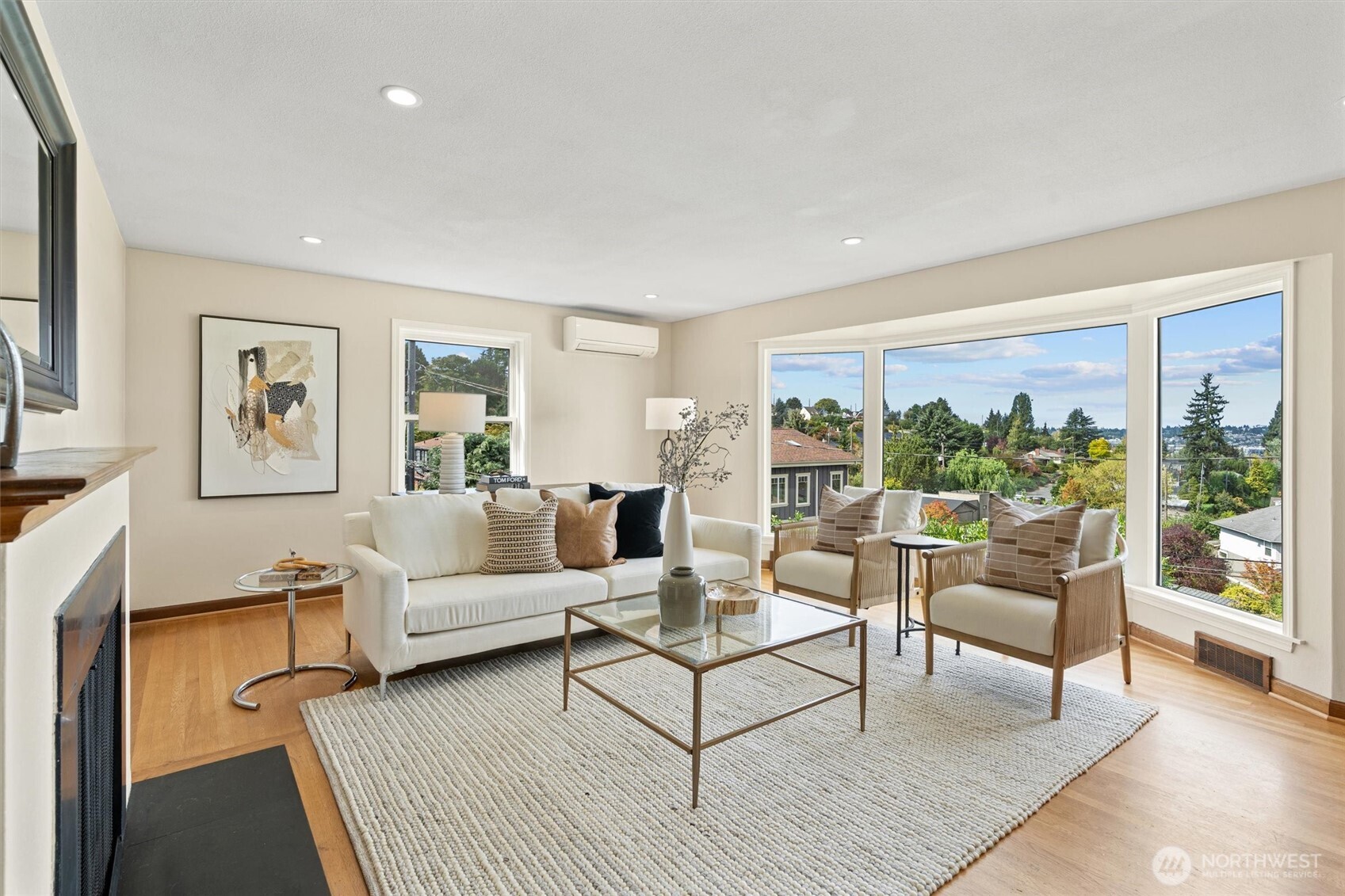 730 West Etruria Street Seattle, WA 98119 - Photo 5 of 32