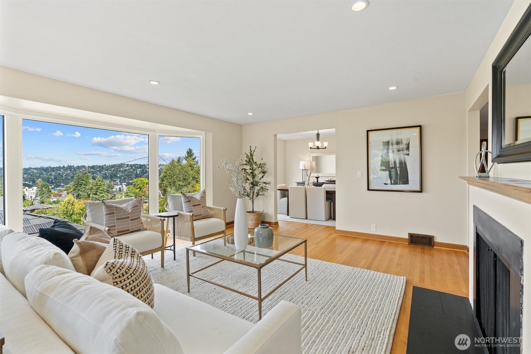 730 West Etruria Street Seattle, WA 98119 - Photo 6 of 32