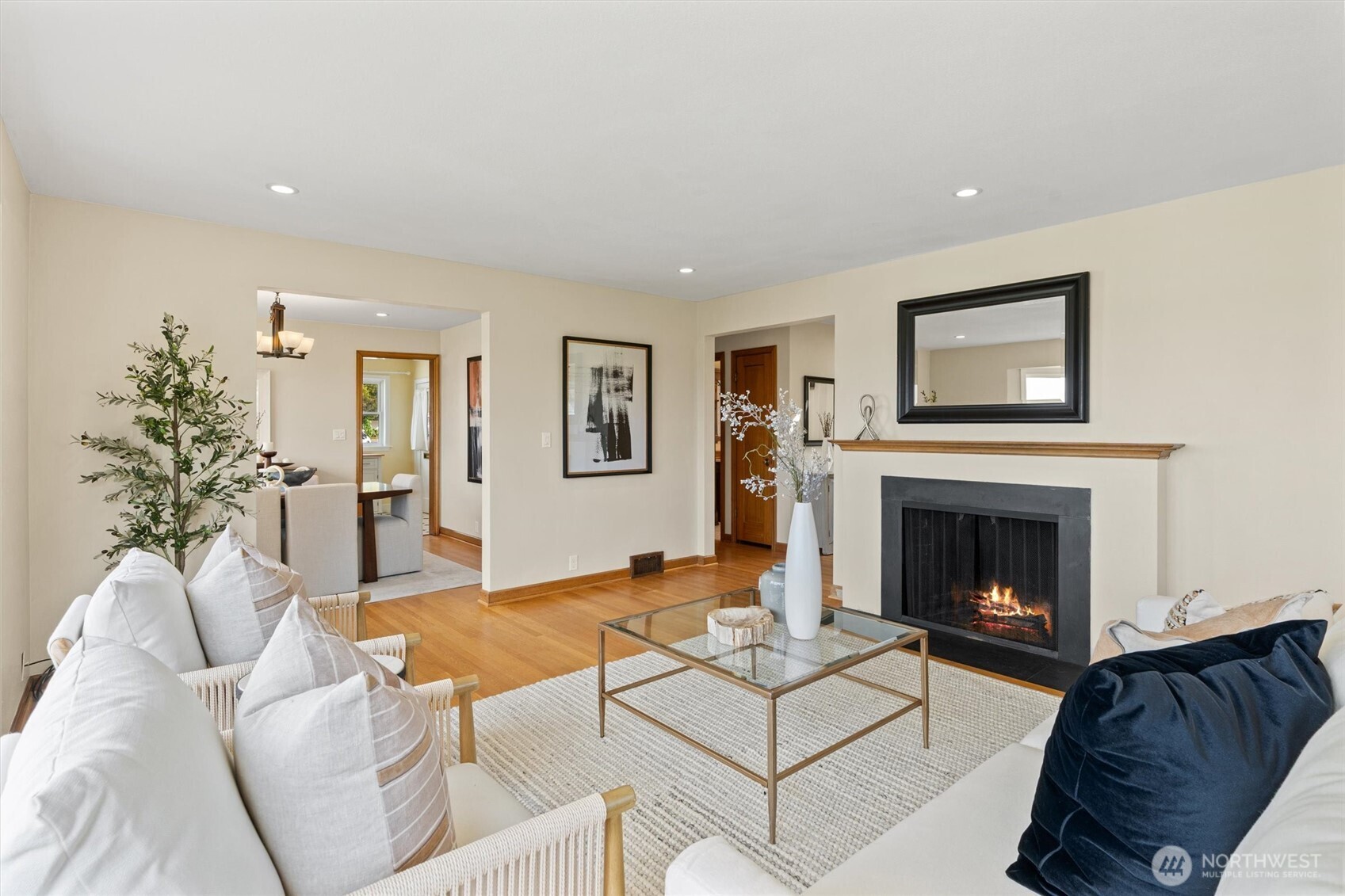 730 West Etruria Street Seattle, WA 98119 - Photo 7 of 32