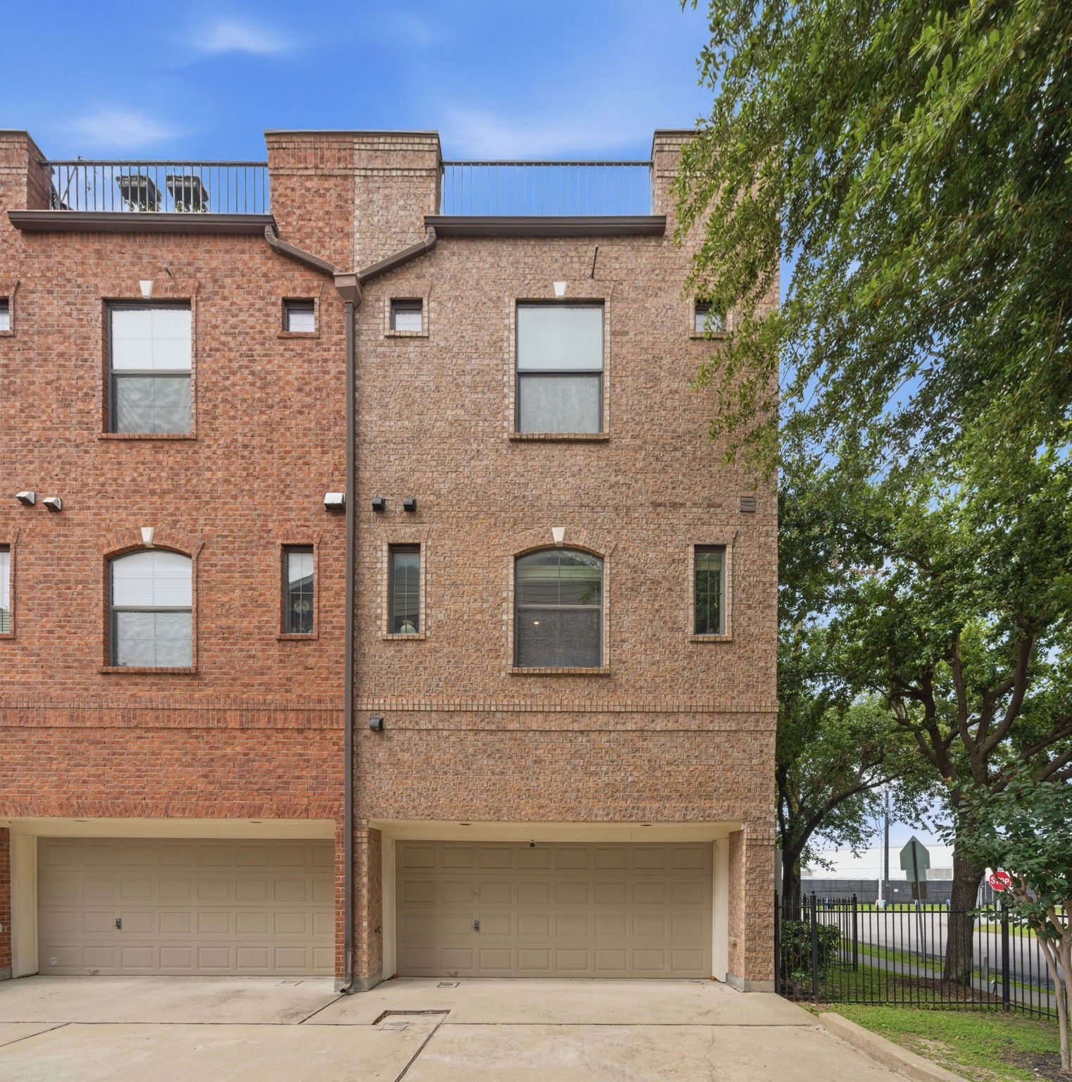 2110 Shearn Street, Unit 16 Houston, TX 77007 - Photo 32 of 37 2-car side by side parking in the garage!