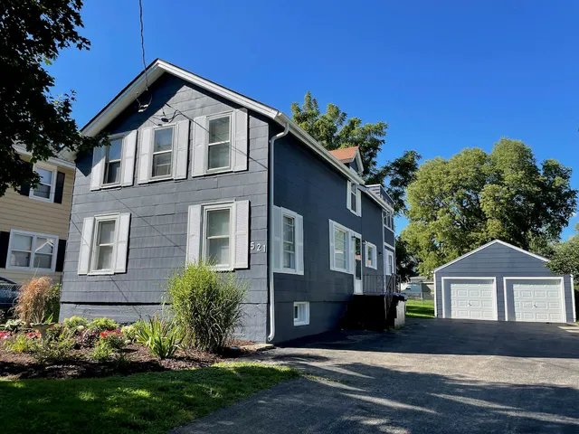 $2,350 | 521 Peyton Street, Unit 100, Geneva, IL 60134