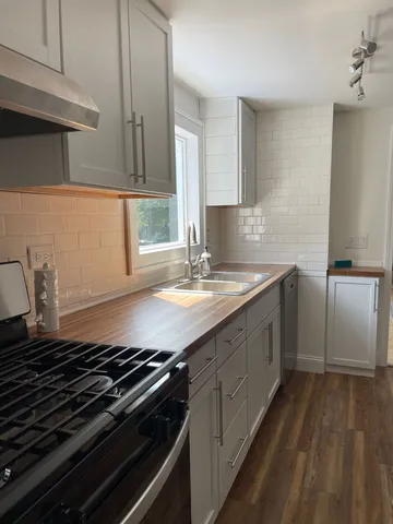 $2,350 | 521 Peyton Street, Unit 100, Geneva, IL 60134