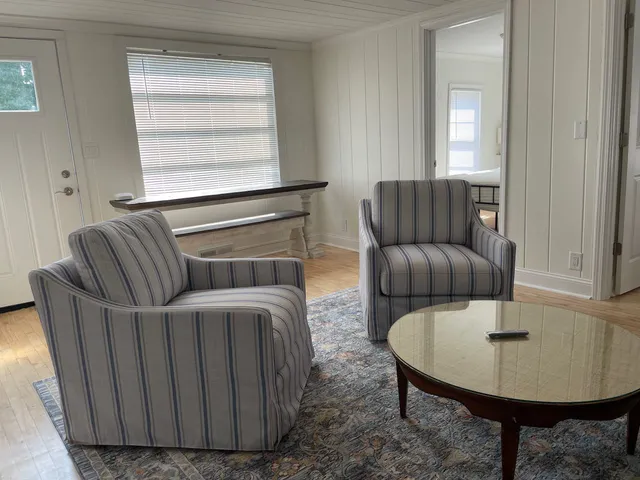 $2,350 | 521 Peyton Street, Unit 100, Geneva, IL 60134