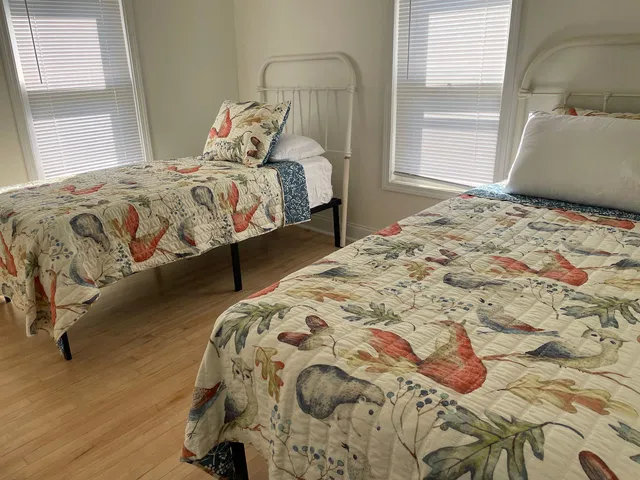 $2,350 | 521 Peyton Street, Unit 100, Geneva, IL 60134