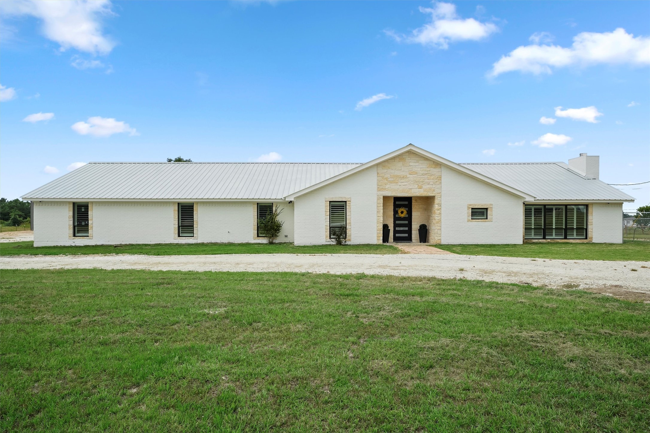 1589 County Road 252 Anderson, TX 77830 - Photo 48 of 50 a front view of a house with a garden