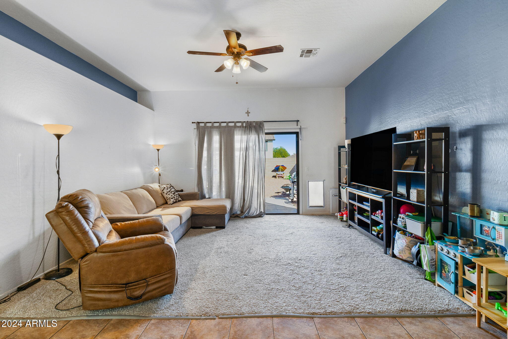 424 West Beverly Rd. Phoenix, AZ 85041 - Photo 5 of 19 12-web-or-mls-8C9A1874-2