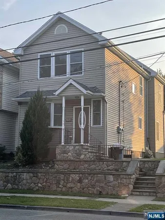 $2,150 | 154 Maple Avenue, Unit 2, Wallington, NJ 07057