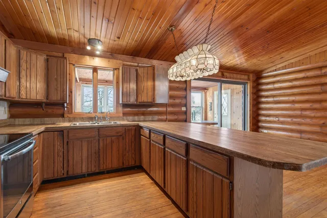 $319,900 | 12112 Hardcastle Road, Brooklyn, MI 49230