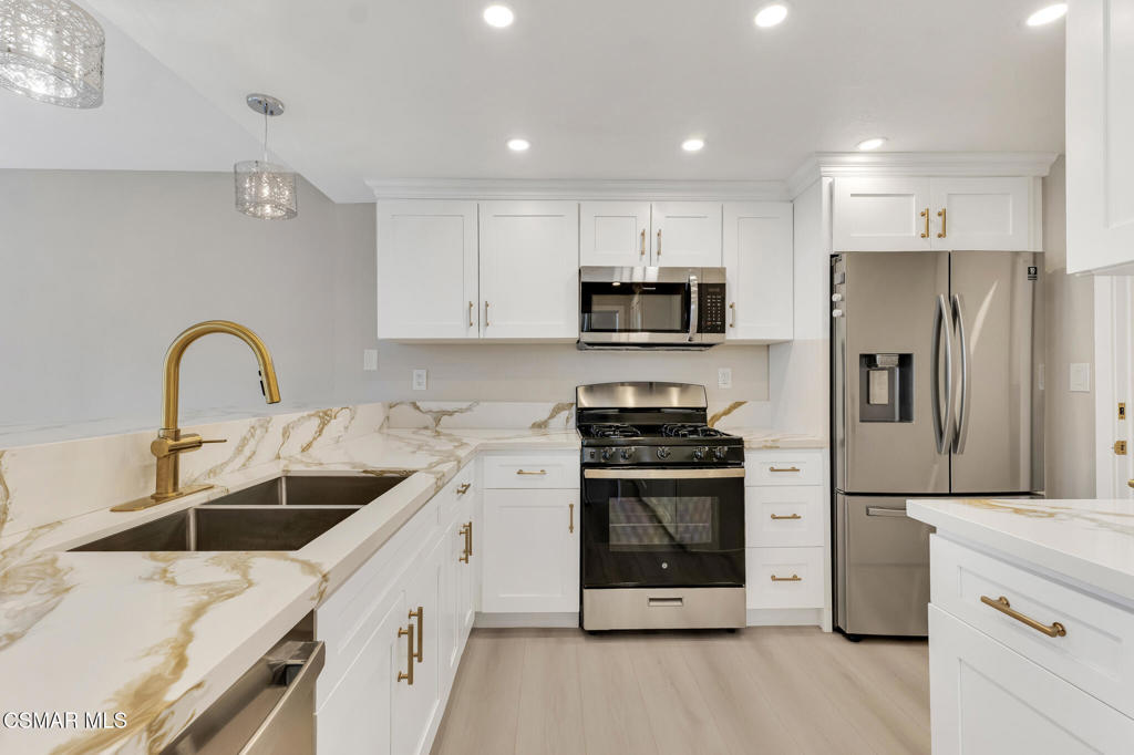 24739 Vía Madera Calabasas, CA 91302 - Photo 8 of 48