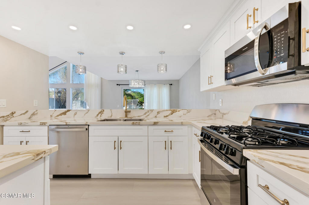 24739 Vía Madera Calabasas, CA 91302 - Photo 9 of 48