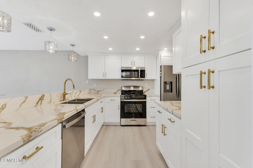 24739 Vía Madera Calabasas, CA 91302 - Photo 10 of 48