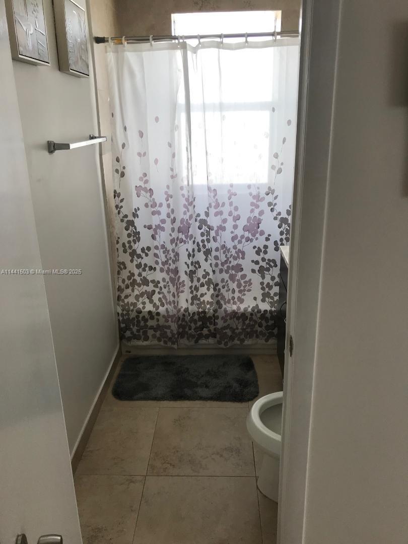440 Southwest 5th Avenue Miami, FL 33130 - Photo 23 of 46 a bathroom with a shower