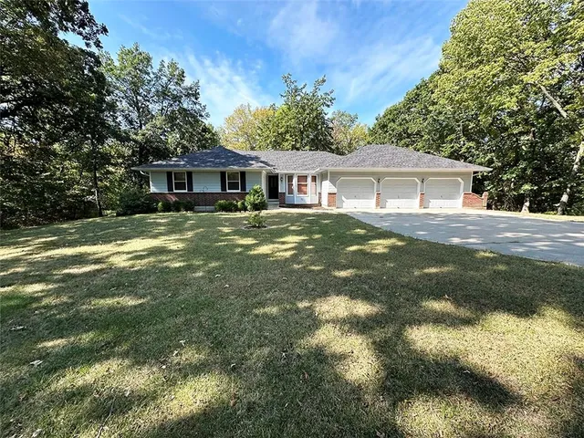 $489,900 | 26320 Hickory Hills Drive, Harrisonville, MO 64701