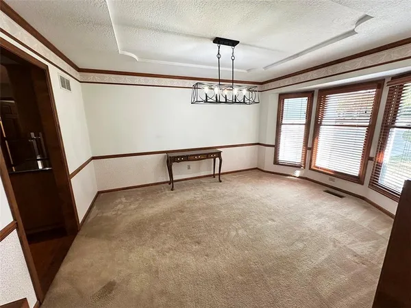 $475,000 | 26320 Hickory Hills Drive, Harrisonville, MO 64701