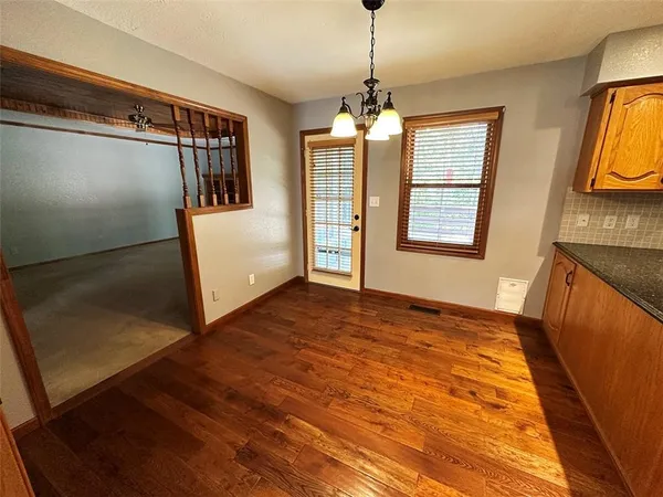 $475,000 | 26320 Hickory Hills Drive, Harrisonville, MO 64701