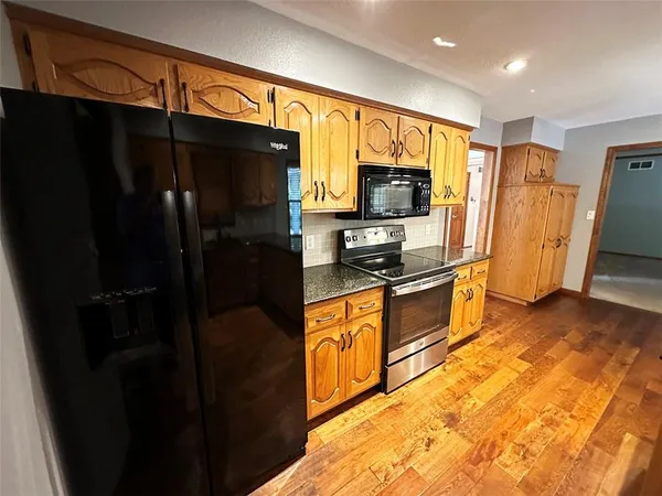 $475,000 | 26320 Hickory Hills Drive, Harrisonville, MO 64701