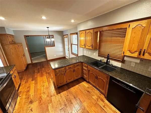 $475,000 | 26320 Hickory Hills Drive, Harrisonville, MO 64701