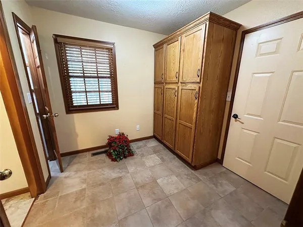 $475,000 | 26320 Hickory Hills Drive, Harrisonville, MO 64701