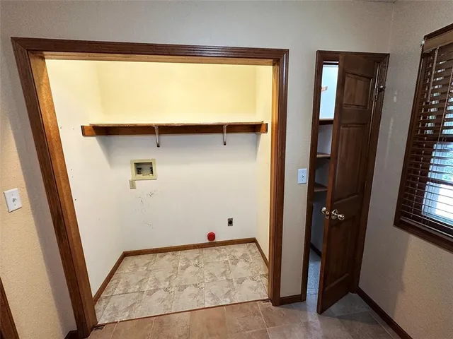 $489,900 | 26320 Hickory Hills Drive, Harrisonville, MO 64701