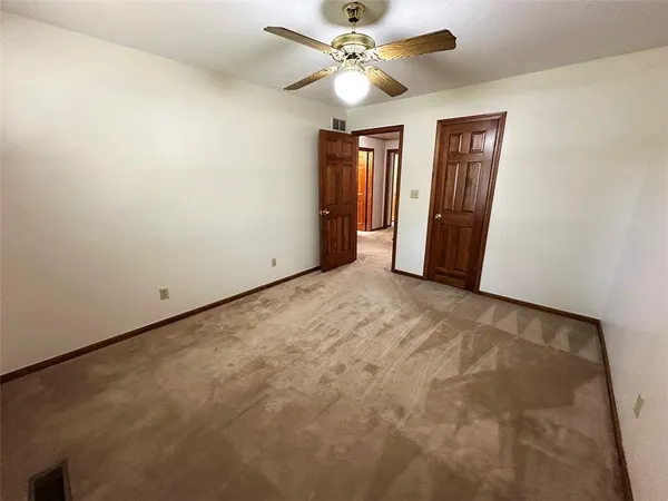 $475,000 | 26320 Hickory Hills Drive, Harrisonville, MO 64701