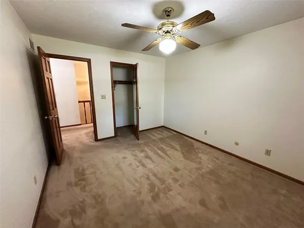 $475,000 | 26320 Hickory Hills Drive, Harrisonville, MO 64701