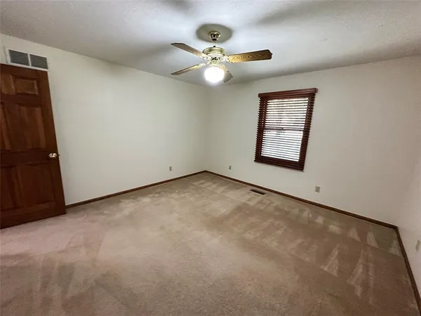 $475,000 | 26320 Hickory Hills Drive, Harrisonville, MO 64701