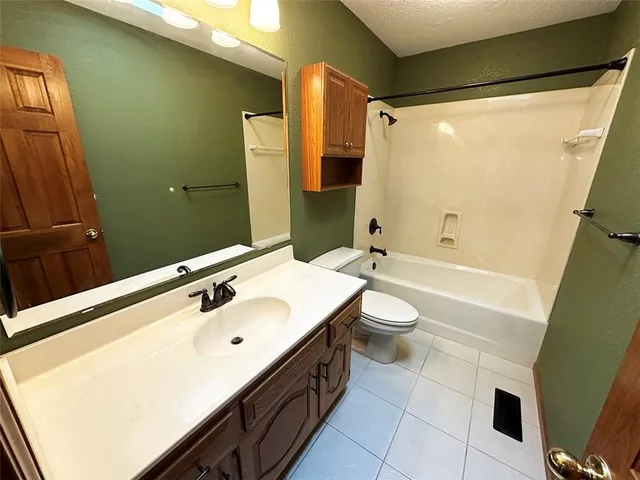 $489,900 | 26320 Hickory Hills Drive, Harrisonville, MO 64701