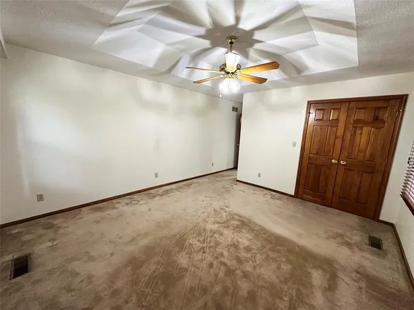 $475,000 | 26320 Hickory Hills Drive, Harrisonville, MO 64701