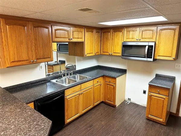 $475,000 | 26320 Hickory Hills Drive, Harrisonville, MO 64701