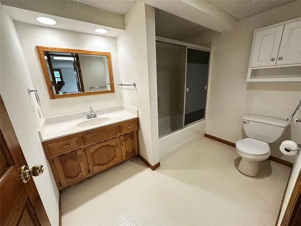 $475,000 | 26320 Hickory Hills Drive, Harrisonville, MO 64701