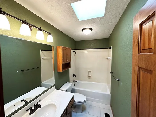 $475,000 | 26320 Hickory Hills Drive, Harrisonville, MO 64701