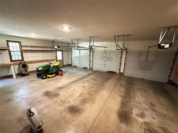 $475,000 | 26320 Hickory Hills Drive, Harrisonville, MO 64701