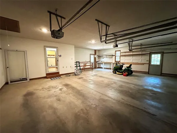 $475,000 | 26320 Hickory Hills Drive, Harrisonville, MO 64701