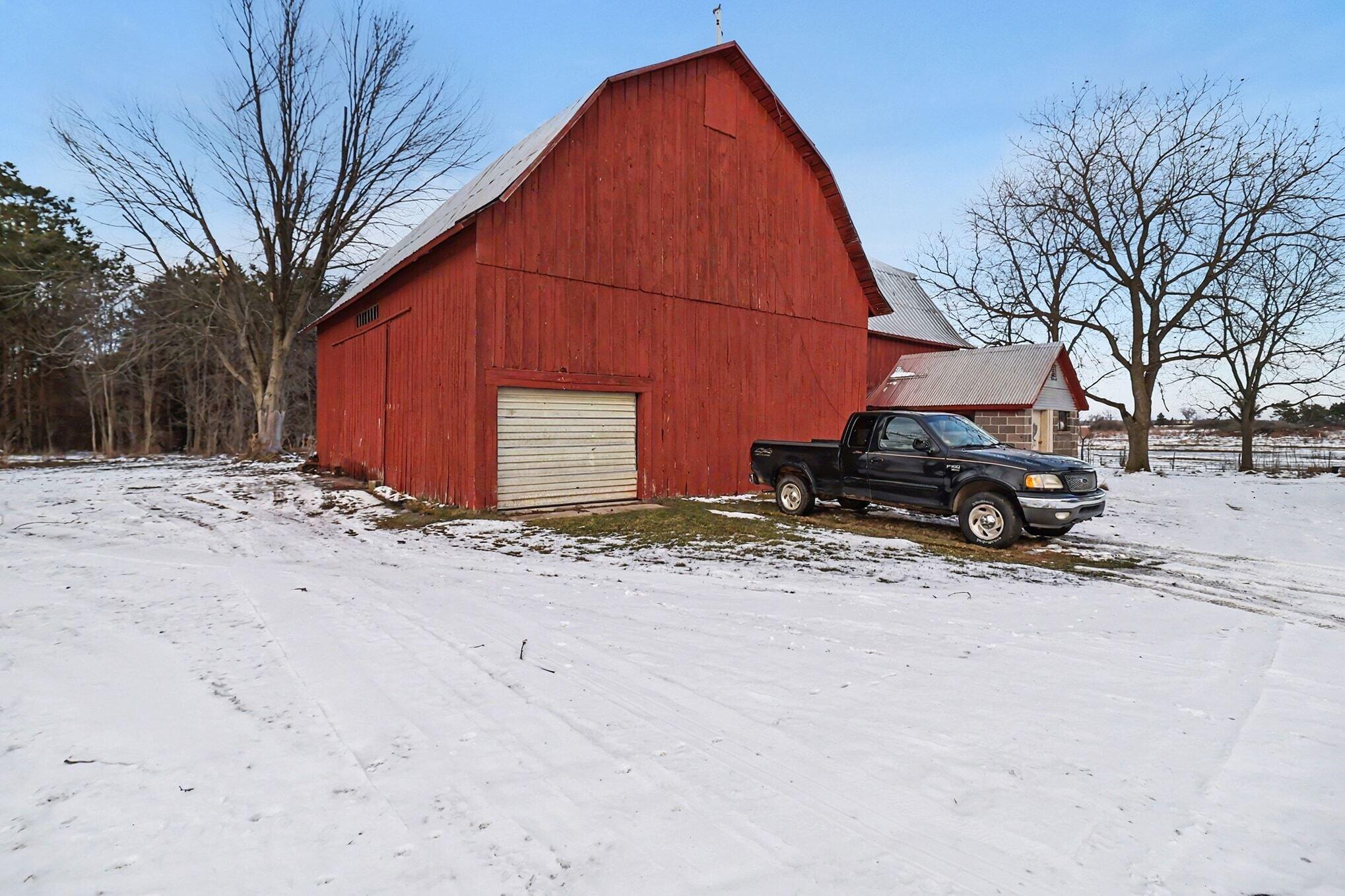 4646 North Anderson Road Scottville, MI 49454 - Photo 20 of 31 Barn