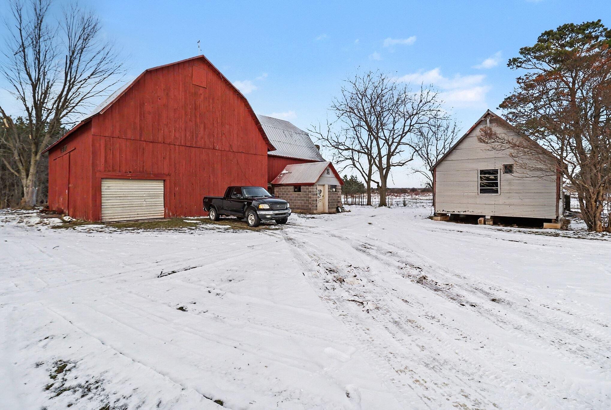 4646 North Anderson Road Scottville, MI 49454 - Photo 21 of 31 Barn