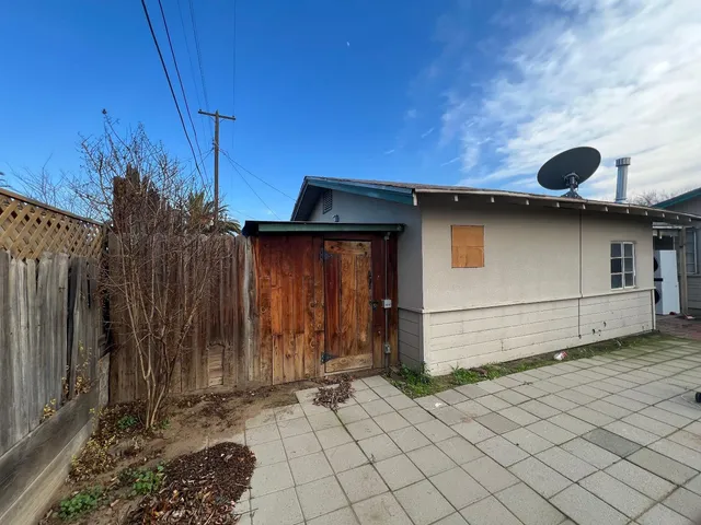 a door with a outdoor space