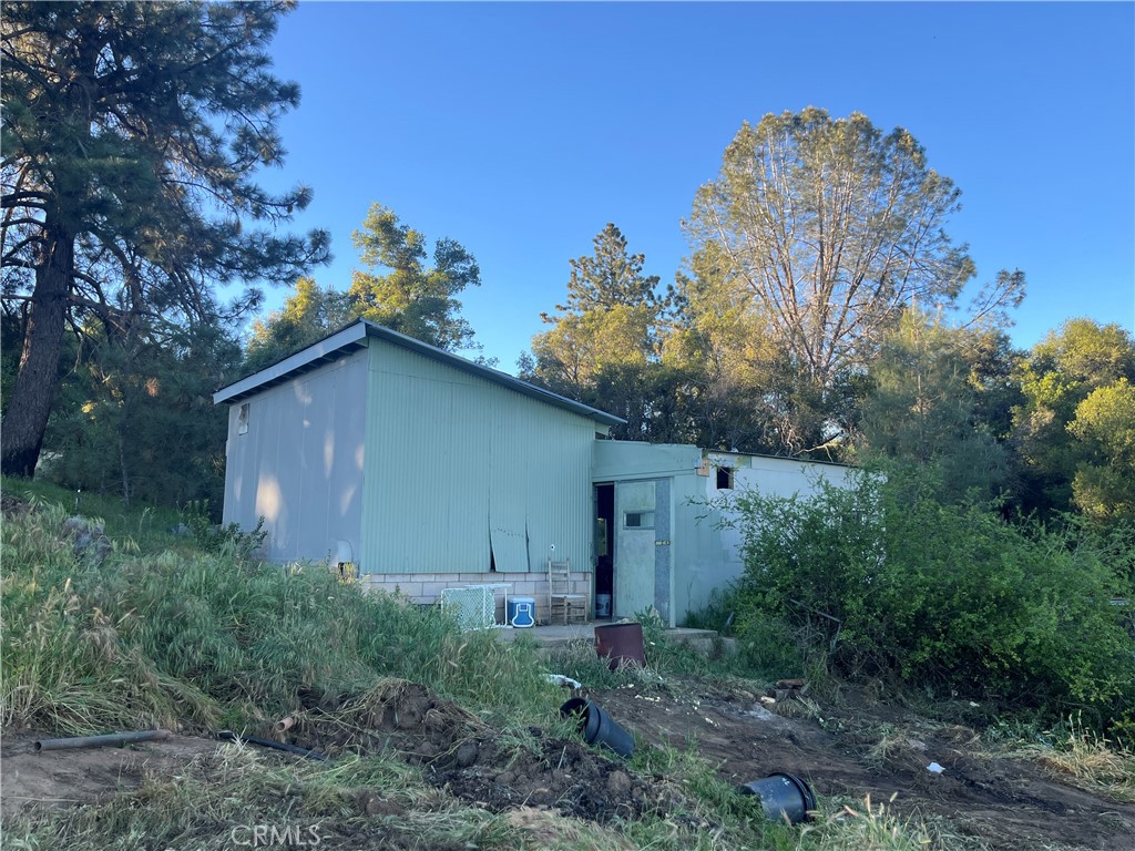 5643 Carleton Road Mariposa, CA 95338 - Photo 6 of 22 a backyard of a house with lots of green space
