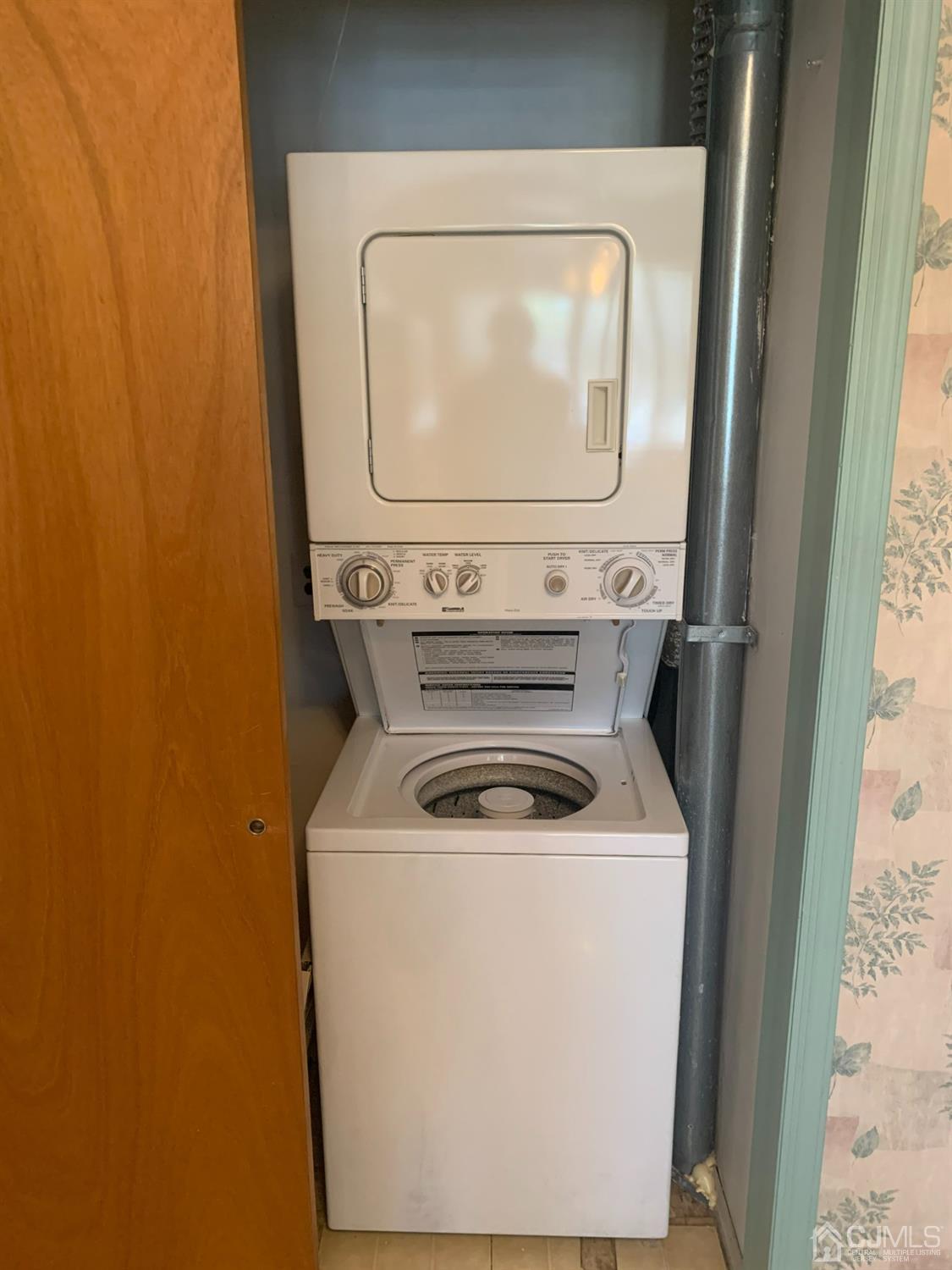 1517 Raspberry Court Edison, NJ 08817 - Photo 12 of 15 a utility room with dryer and washer