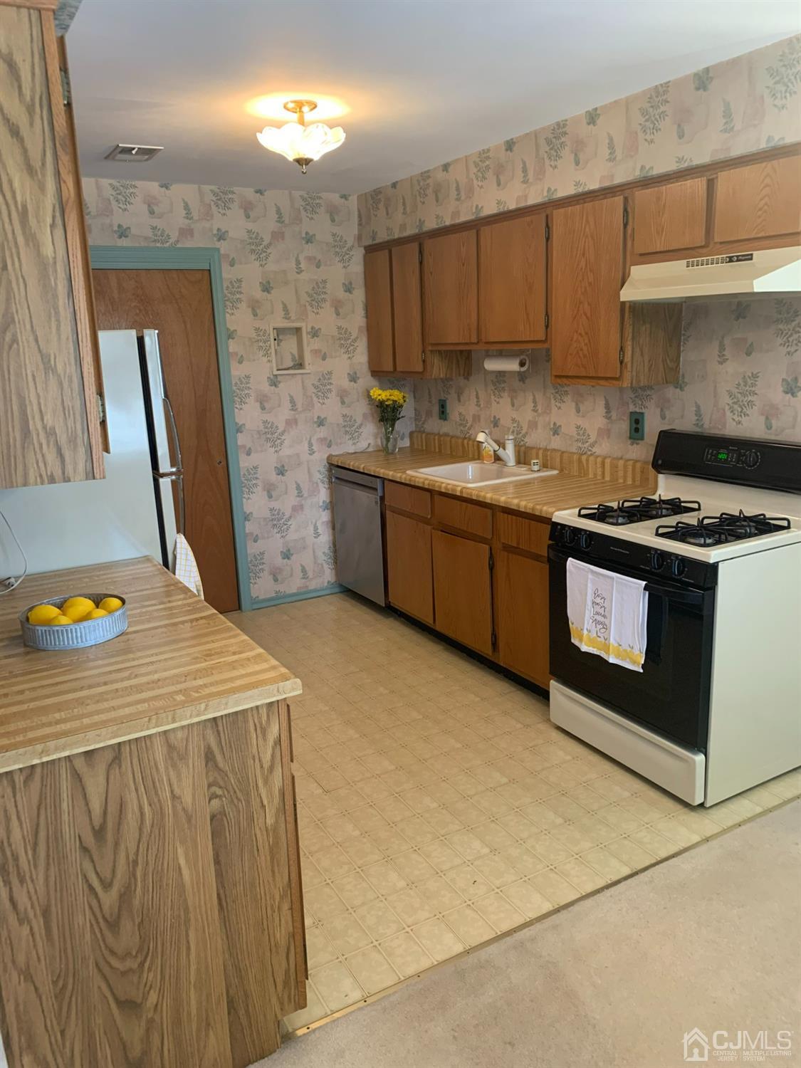 1517 Raspberry Court Edison, NJ 08817 - Photo 6 of 15 a kitchen with stainless steel appliances granite countertop a stove a sink and a refrigerator