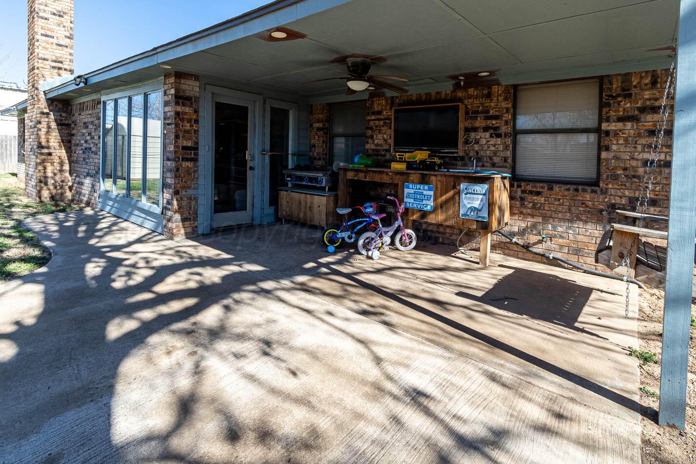 428 Overland Trail Fritch, TX 79036 - Photo 22 of 24 a view of a garage with stuff