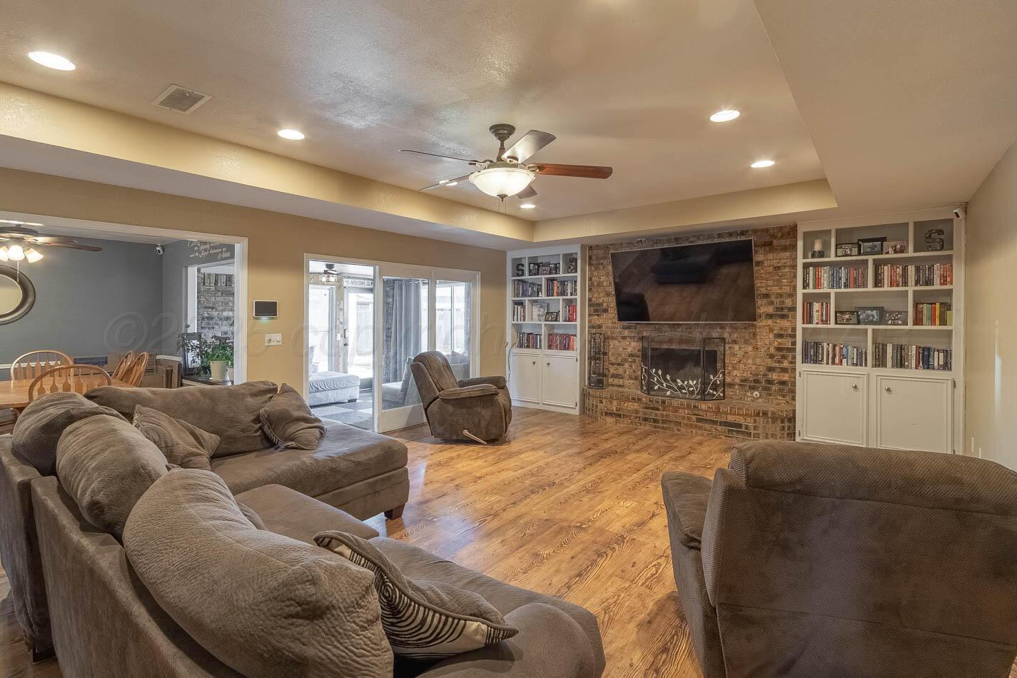 428 Overland Trail Fritch, TX 79036 - Photo 6 of 24 a living room with furniture and a flat screen tv with kitchen view