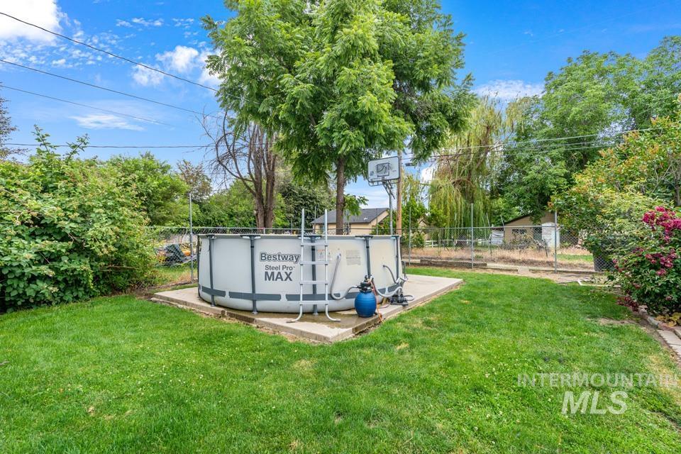 1015 East Park Street Weiser, ID 83672 - Photo 6 of 30 View of yard