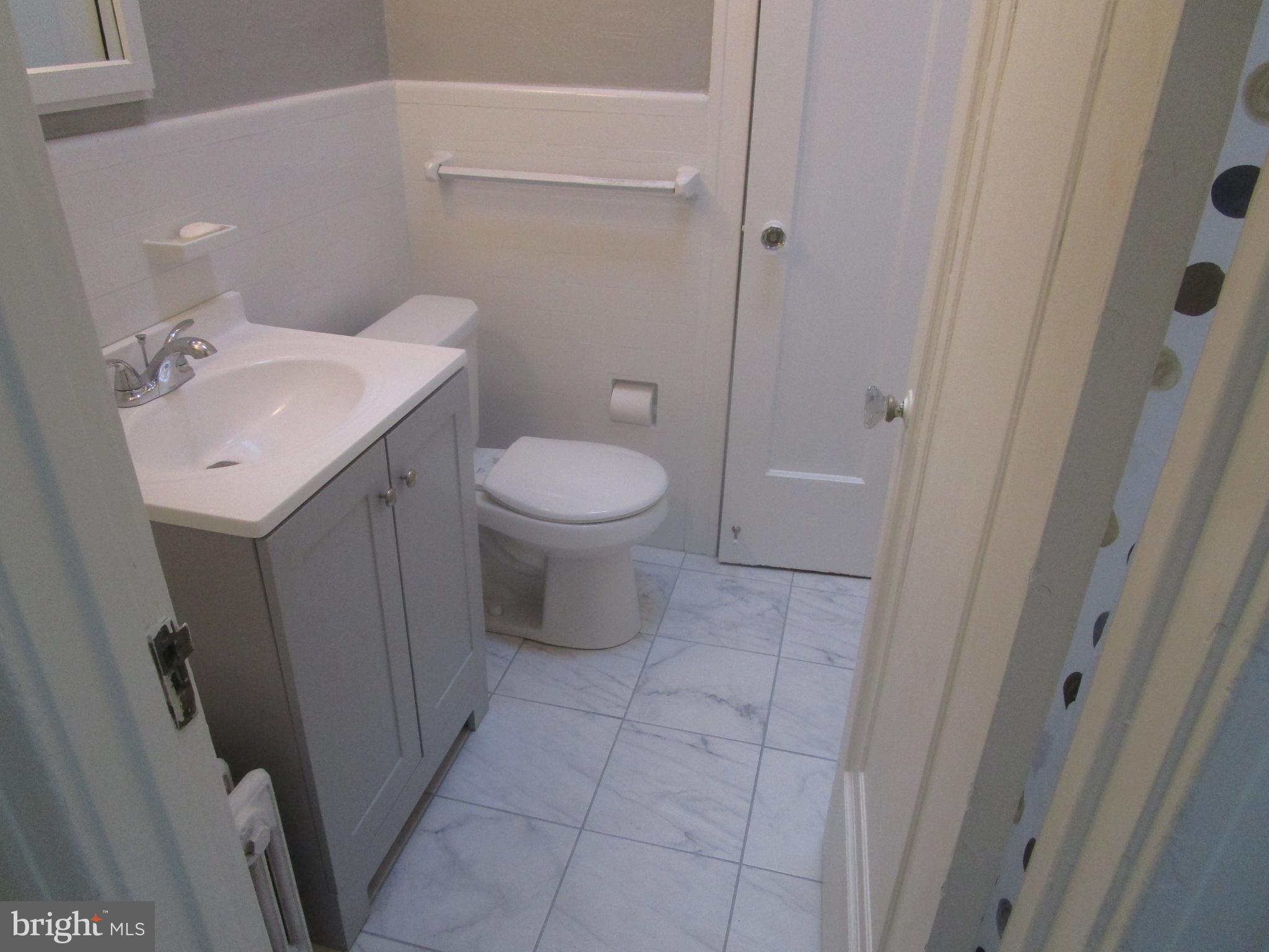 7262 Calvin Road Upper Darby, PA 19082 - Photo 14 of 24 Modern bath