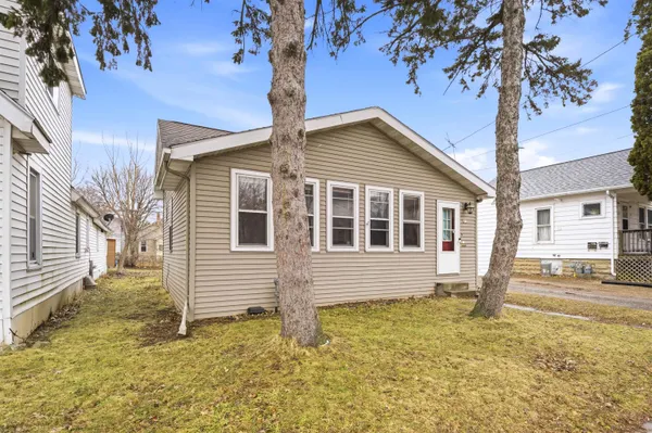 $167,000 | 613 Shawano Avenue, Oshkosh, WI 54901