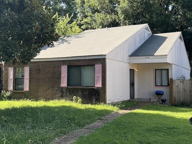 a view of a backyard with a garden and plants