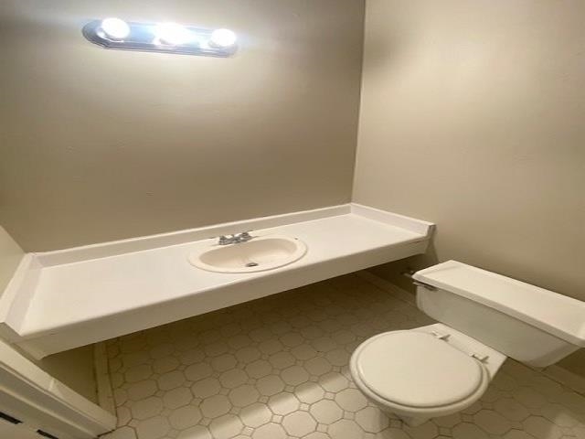 4579 Buffer Drive Memphis, TN 38128 - Photo 8 of 13 a bathroom with a toilet and a sink